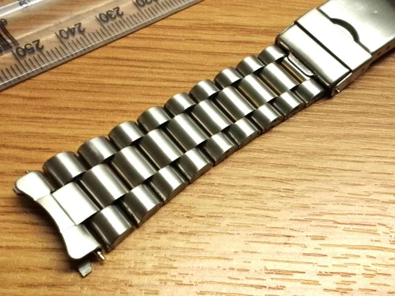 Used 18mm stainless steel bracelet - curved end links