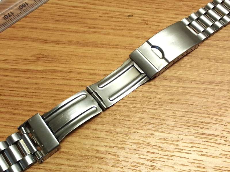 Used 18mm stainless steel bracelet - curved end links