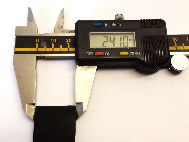 Soft black silicone strap - 24mm