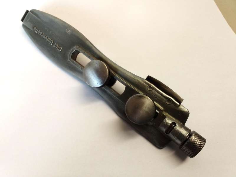 LA CENTRALE - universal watch case opener