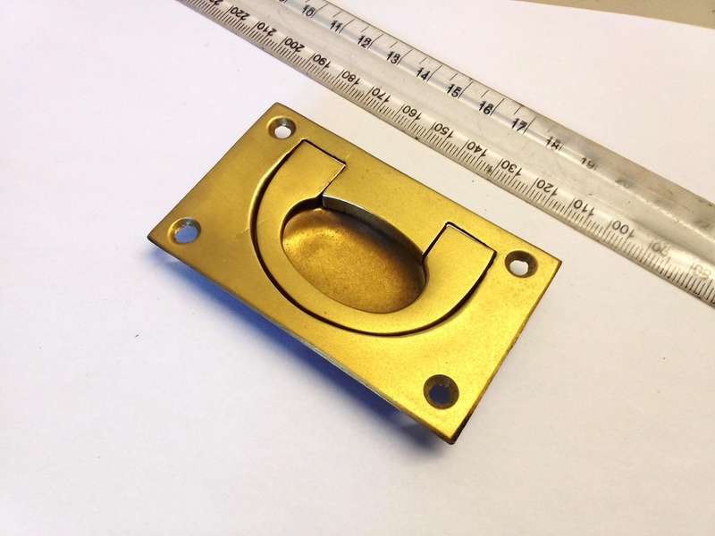 Flush mount cupboard/drawer handle