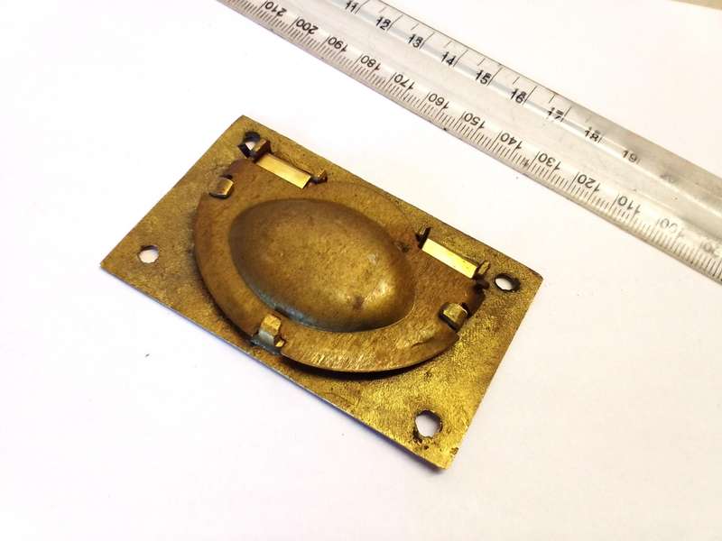Flush mount cupboard/drawer handle