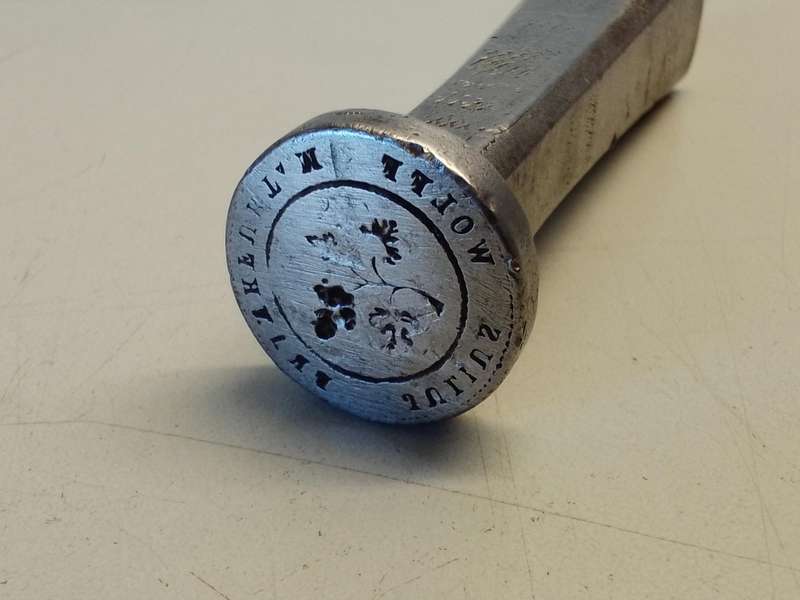 Watchmakers/jewelers upright anvil