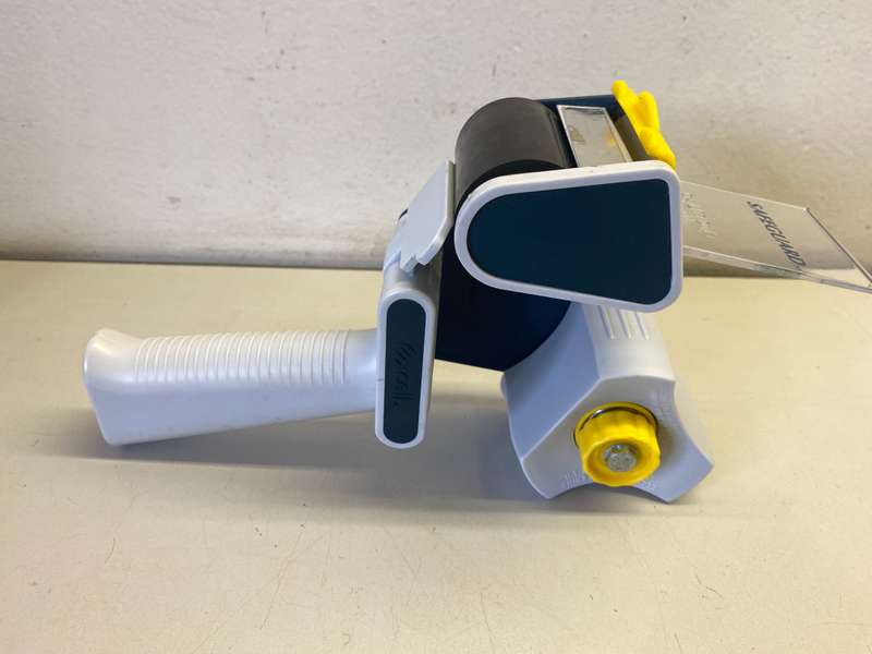 Packaging tape dispenser