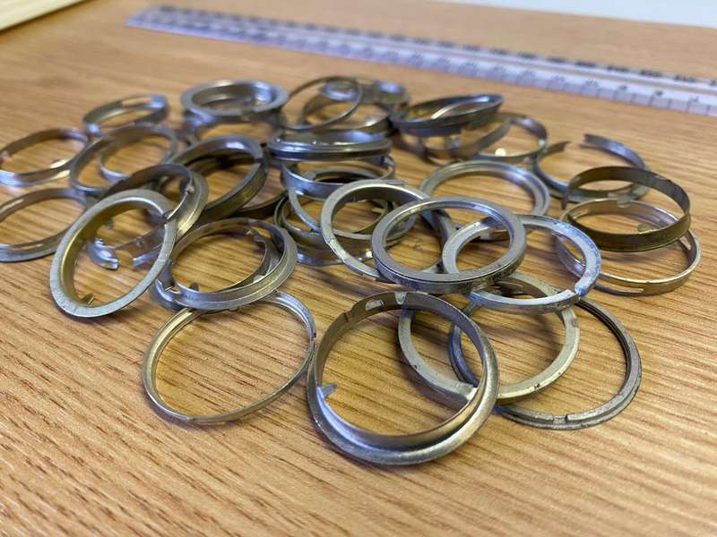 Watch movement retaining rings - 40 to 50 pieces - lot 1
