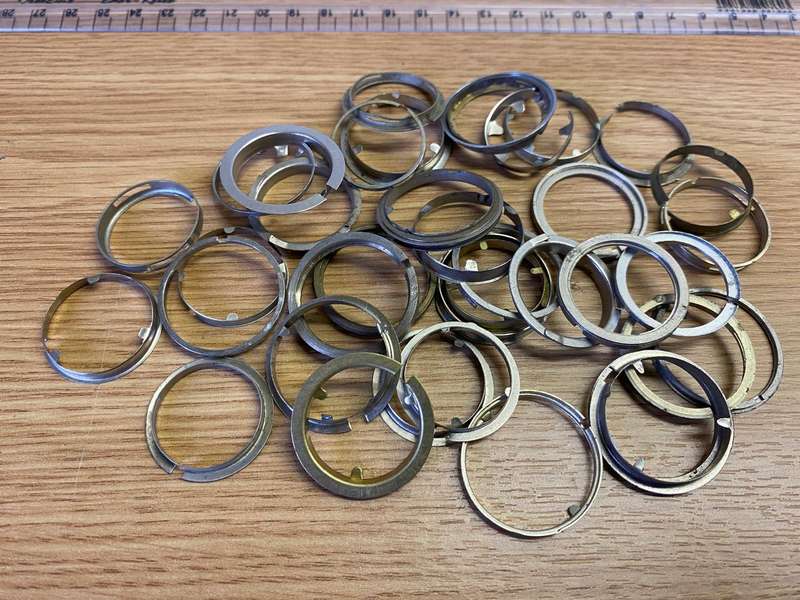 Watch movement retaining rings - 40 to 50 pieces - lot 1