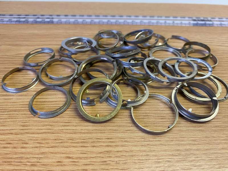 Watch movement retaining rings - 40 to 50 pieces - lot 1