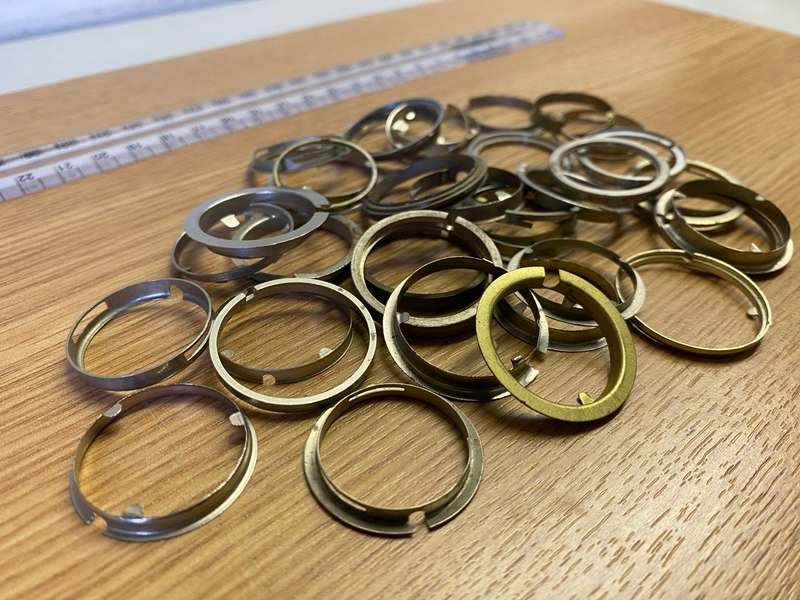 Watch movement retaining rings - 40 to 50 pieces - lot 1