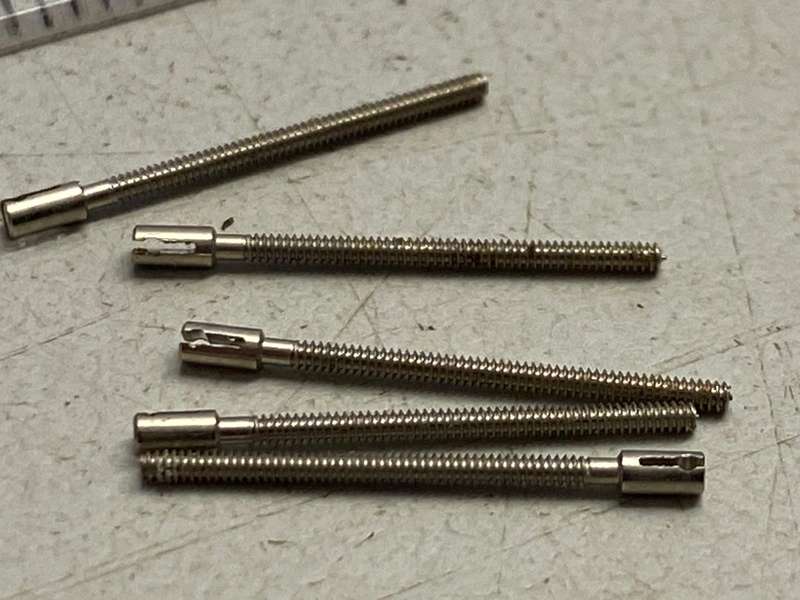 Female end of 0.9mm split stem