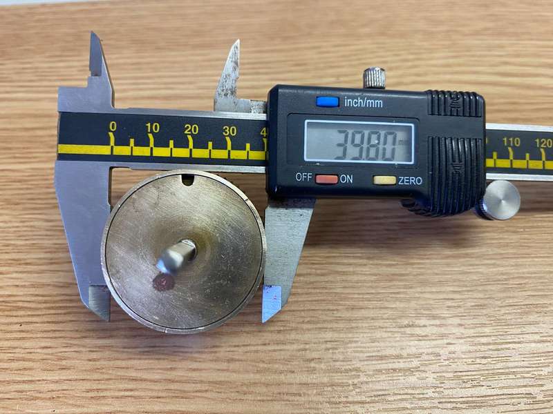 Clock mainspring barrels with spring