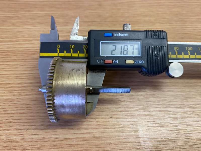 Clock mainspring barrels with spring