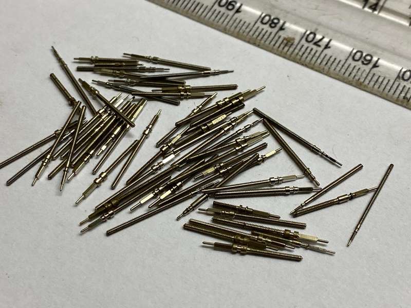 Assorted watch winding stems - Lot 1