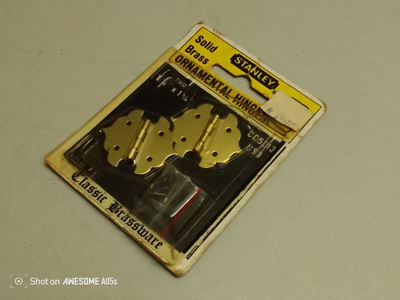 Small brass hinges - 20mm