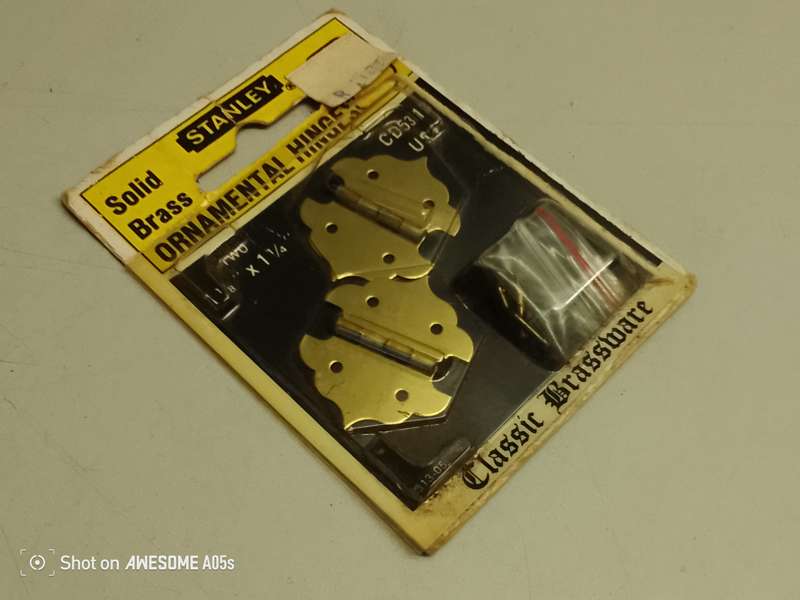 Small brass hinges - 20mm