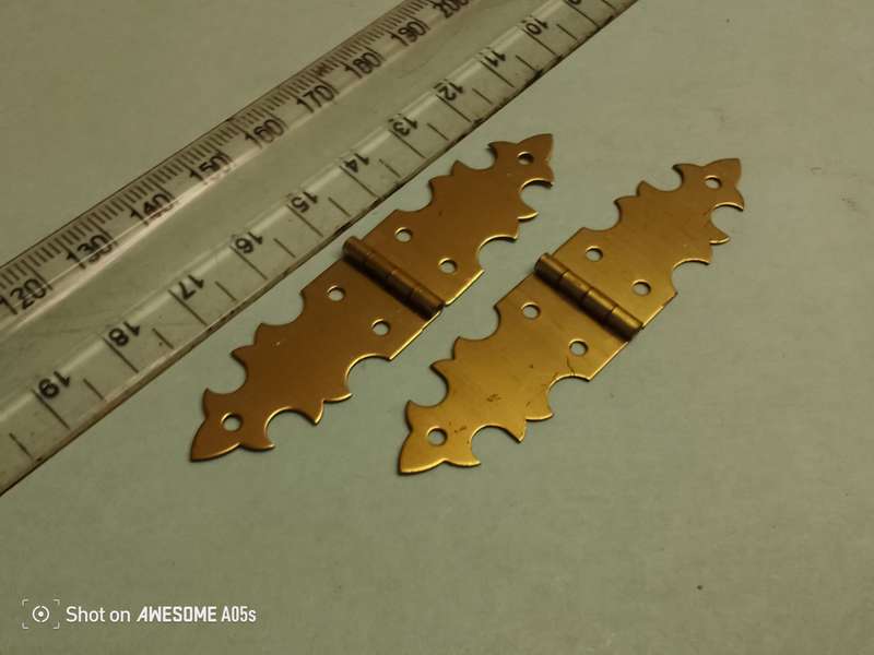 Small brass hinges - 16mm