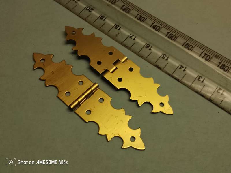 Small brass hinges - 16mm