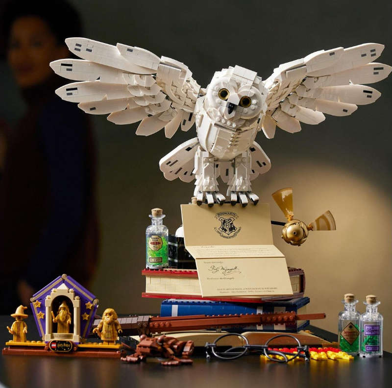 LEGO® Harry Potter Hogwarts Icons - Collectors' Edition 76391 (3,010 Pieces)