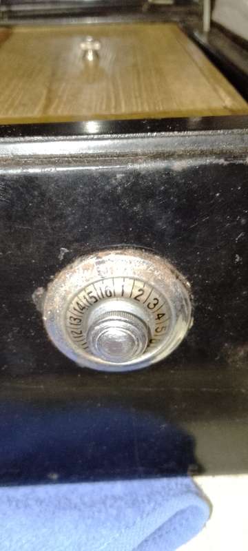 A VINTAGE HIGH CLASS ALL STEEL HAND SAFE 36x24x16 NO KEY