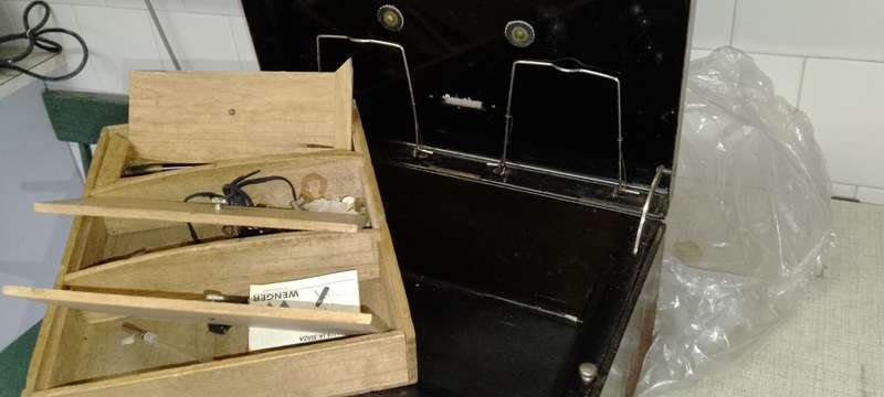 A VINTAGE HIGH CLASS ALL STEEL HAND SAFE 36x24x16 NO KEY