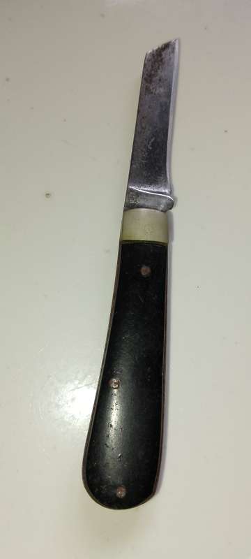 An ANTIQUE RODGERS AND SHEFFIELD COLLAPSABLE PENKNIFE / POCKET KNIFE.