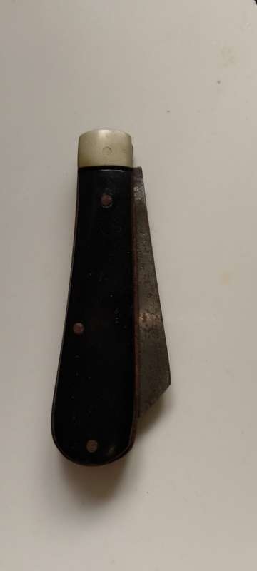An ANTIQUE RODGERS AND SHEFFIELD COLLAPSABLE PENKNIFE / POCKET KNIFE.