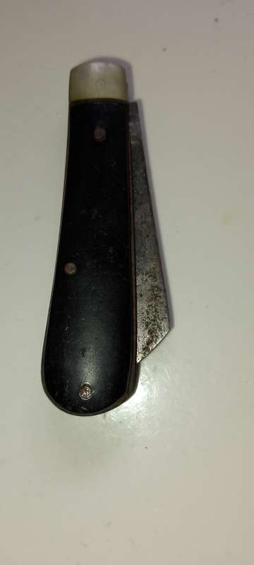 An ANTIQUE RODGERS AND SHEFFIELD COLLAPSABLE PENKNIFE / POCKET KNIFE.