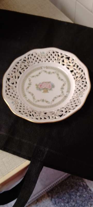 *#A VINTAGE GALLO LEONARDO PORCELAIN PIERCED LATTICED CAKE PLATE 19cm across