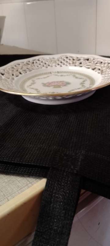 *#A VINTAGE GALLO LEONARDO PORCELAIN PIERCED LATTICED CAKE PLATE 19cm across