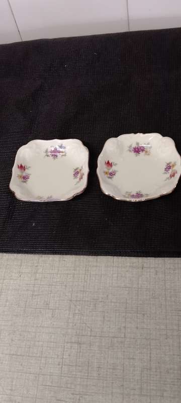 A PAIR OF PORCELAIN ALKA BAVARIAN TRINKET PLATES 7.5 x 7.5cm No. 703