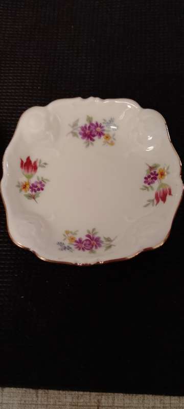 A PAIR OF PORCELAIN ALKA BAVARIAN TRINKET PLATES 7.5 x 7.5cm No. 703
