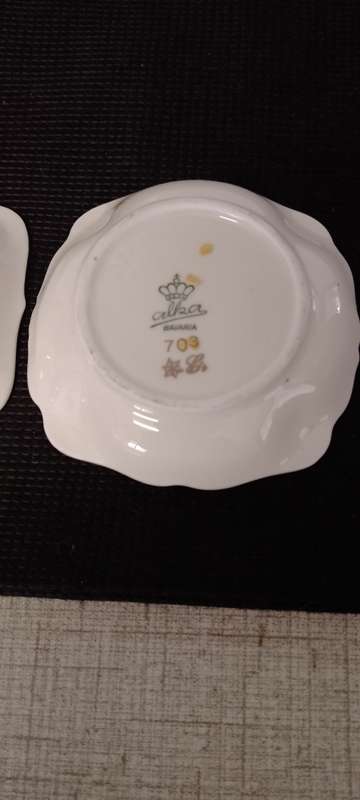A PAIR OF PORCELAIN ALKA BAVARIAN TRINKET PLATES 7.5 x 7.5cm No. 703