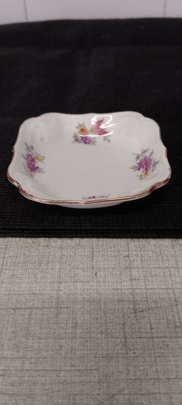 A PAIR OF PORCELAIN ALKA BAVARIAN TRINKET PLATES 7.5 x 7.5cm No. 703