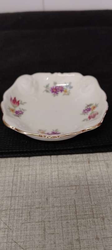 A PAIR OF PORCELAIN ALKA BAVARIAN TRINKET PLATES 7.5 x 7.5cm No. 703