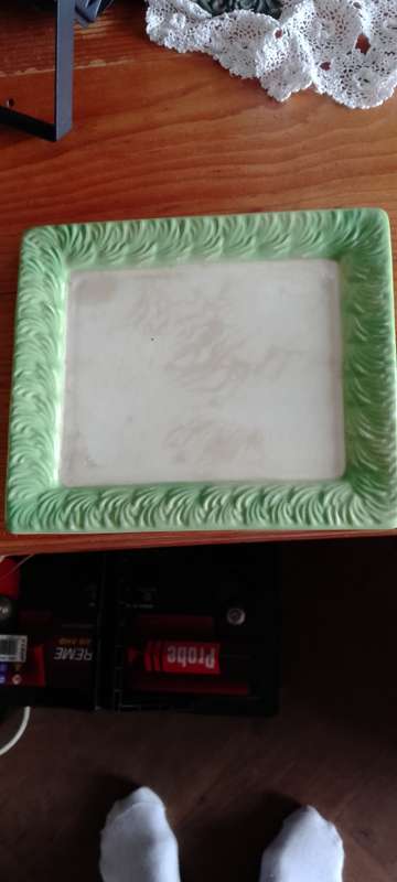 (atRr) VINTAGE - 1930s  BESWICK ENGLISH COTTAGE -  CHEESE / BUTTER DISH -base17x20cm height17cm