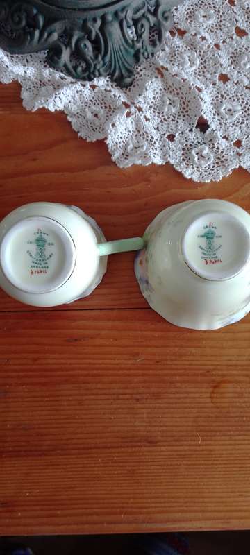 *#A VINTAGE CROWN STAFFORDSHIRE SUGAR AND CREAM SET.