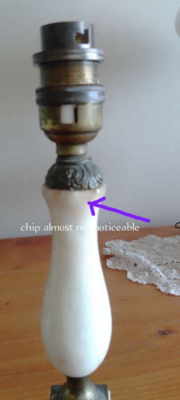 A GORGEOUS VINTAGE ALABASTER TABLE LAMP 27cm. Base 6x6cm