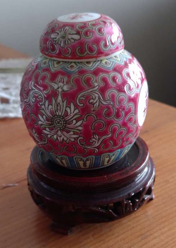 *# CHINESE GINGER JAR - China - 7cm tall base 3.5 wdt pt cir 20cm
