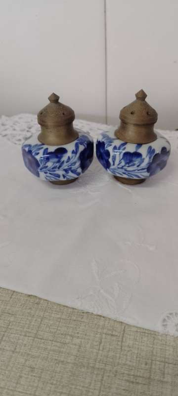 VINTAGE METAL &  CERAMIC SALT & PEPPER SHAKERS  Blue/white