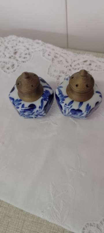 VINTAGE METAL &  CERAMIC SALT & PEPPER SHAKERS  Blue/white
