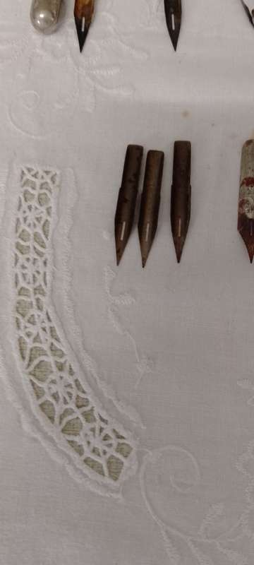 An ASSORTED ANTIQUE INK DIP PEN NIBS
