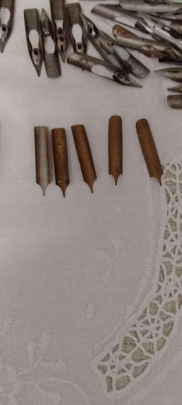 An ASSORTED ANTIQUE INK DIP PEN NIBS