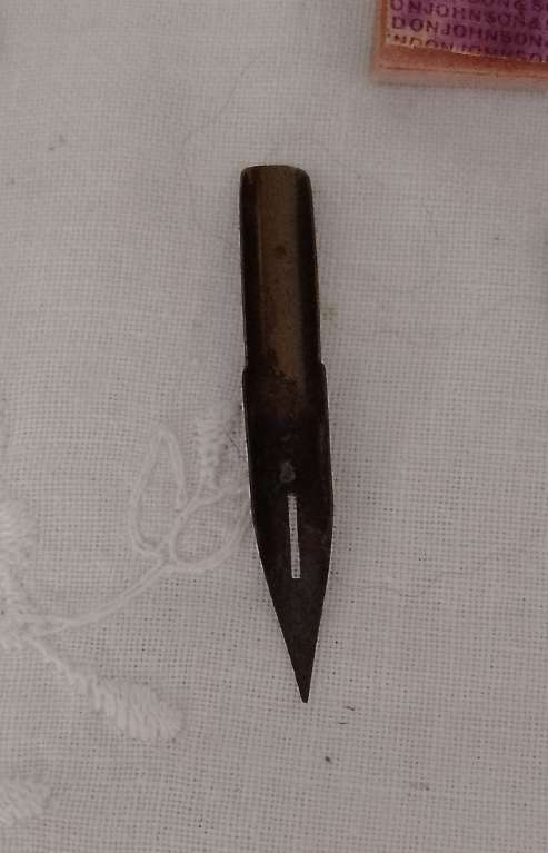 An ASSORTED ANTIQUE INK DIP PEN NIBS