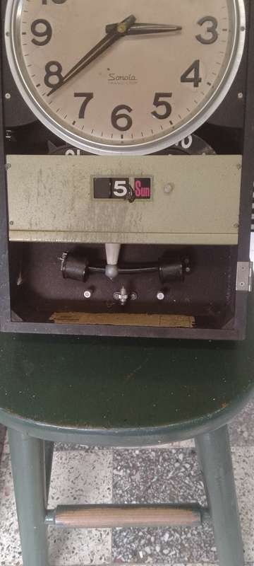 A vintage Seiko wall chiming clock. For parts only. Not working front cover missing.