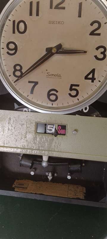 A vintage Seiko wall chiming clock. For parts only. Not working front cover missing.