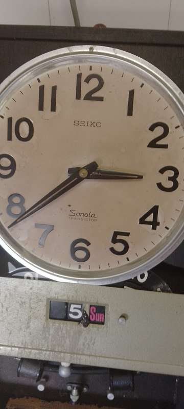 A vintage Seiko wall chiming clock. For parts only. Not working front cover missing.