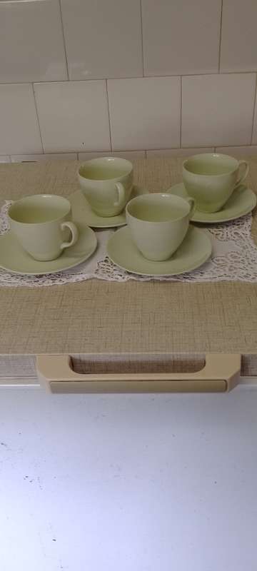4x Johnson Bros cup and saucer sets - green cloud,