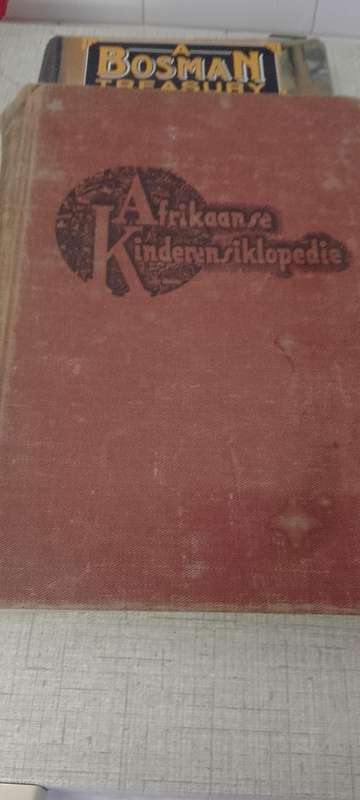 1x Afrikaans Encyclopedia & 1x Story book - Bosman