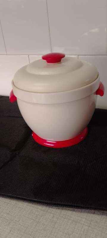 A Vintage Retro Thermos Ice Bucket model 931