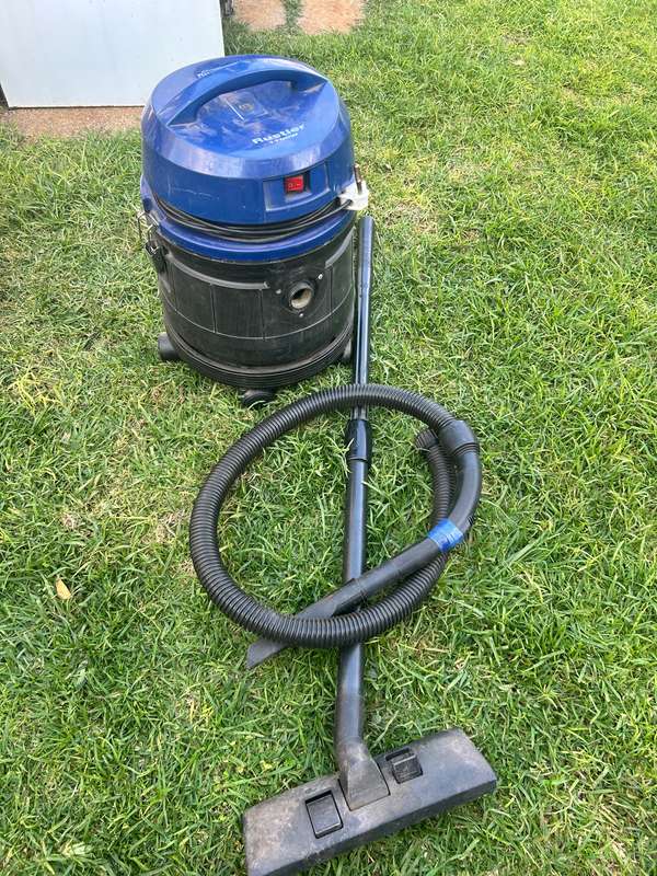 Conti 1700W Industrial Lite Vacuum Cleaner