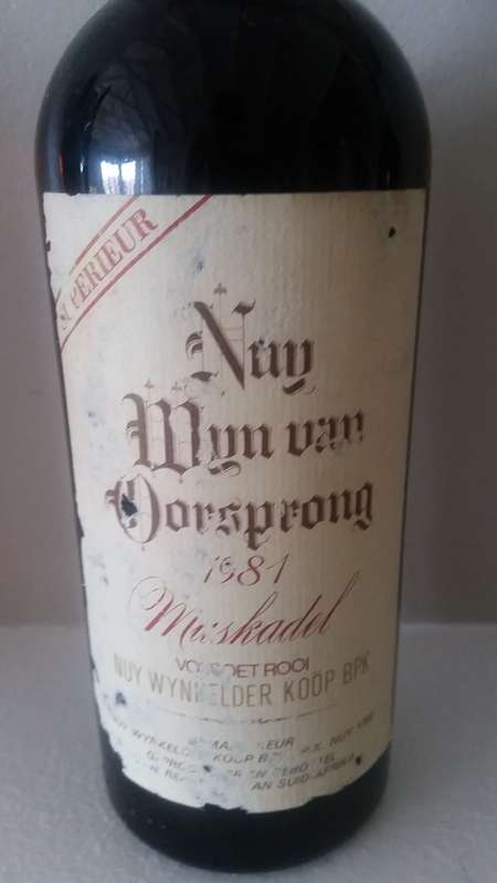 Collectors Pair - Monis Collectors Port, 1948 Vintage Superior and rare 1981 Muscat de Hambourg
